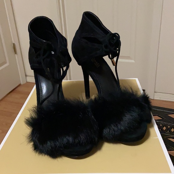 NEW Michael Kors Shoes - Picture 2 of 8